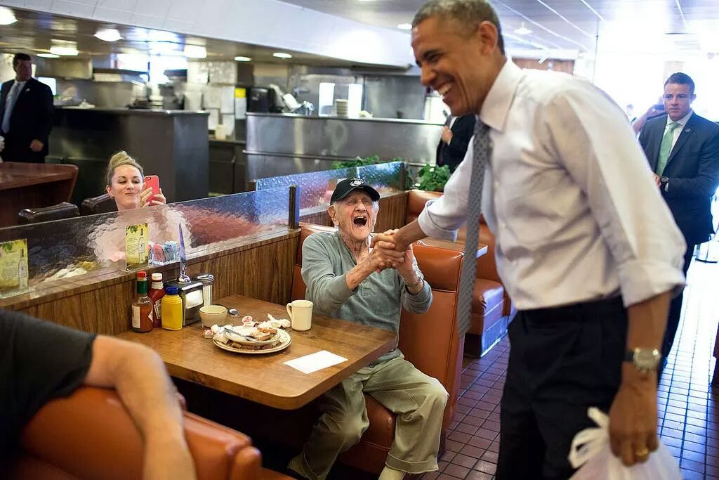 sardnas51's tweet image. President Obama a decent man with dignity wants to thank you #StandWithObama #HeHasGotYourBack
democrats.org/news/blog/pres…