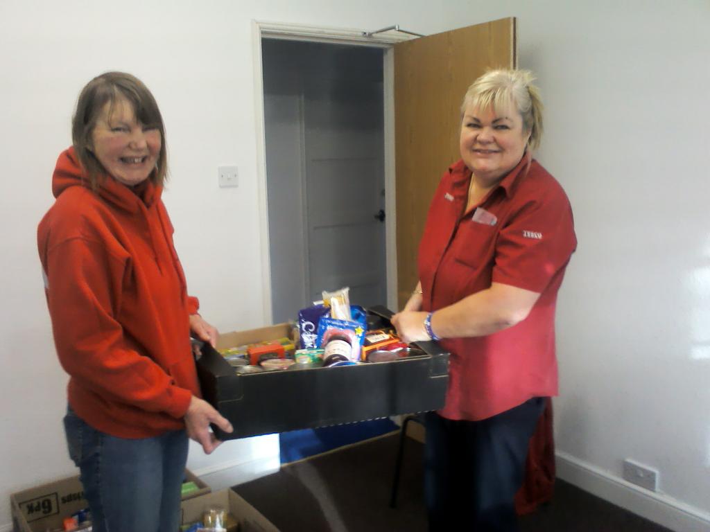Enjoyed making up hampers at the food bank today <a href="/Smartipeople/">Sue Martin</a> <a href="/shirl200/">Shirley</a> <a href="/Michelle1Oliver/">Michelle Yarnell</a>
