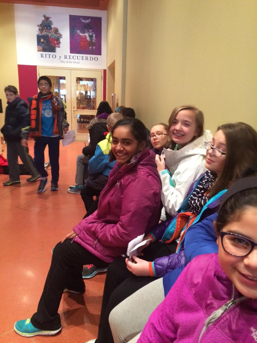 6th graders at the National Museum of Mexican Art.