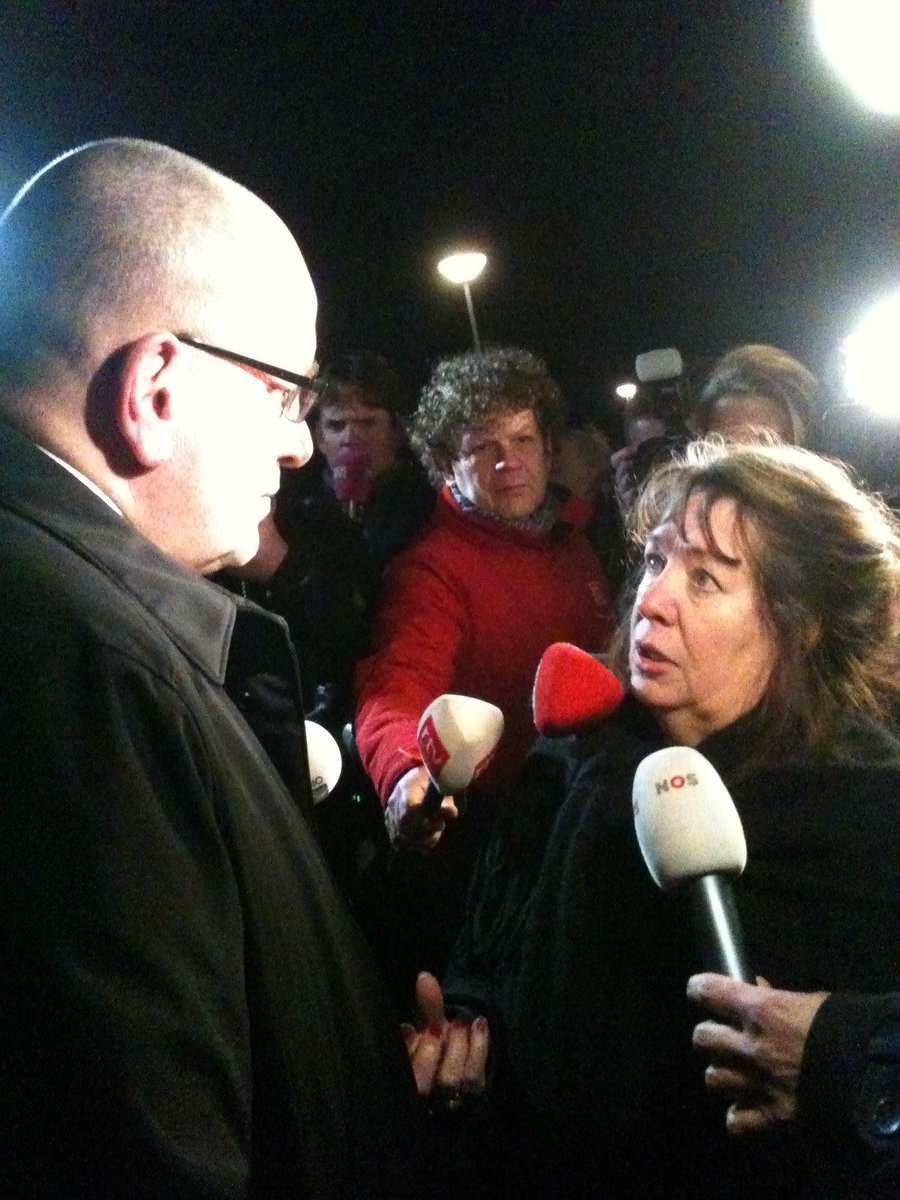 VossenhoekRIJS's tweet photo. Werkgroep RIJS vanavond in gesprek geweest met Fred Teeven in Oranje.
Er zal overleg plaats vinden over het AZC Rijs. http://t.co/RjdAd6Zest