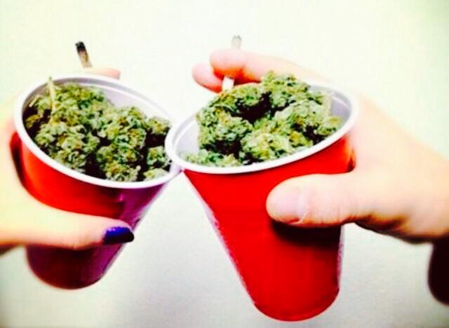 weednsnacks's tweet photo. I'd much rather smoke weed than getting drunk http://t.co/prSVlOCOQM