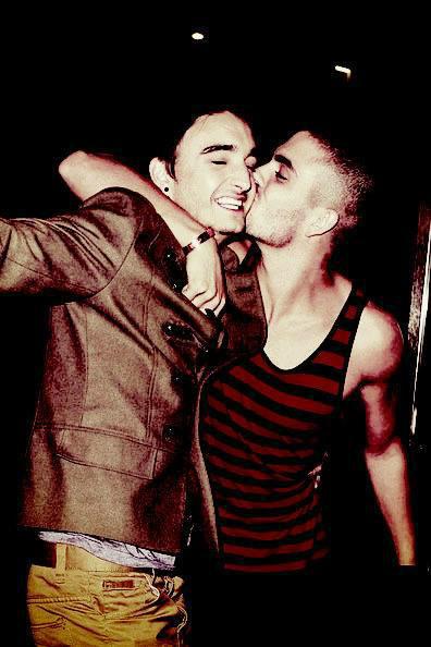 TWDirtyGirls's tweet photo. Awwwn #TomMax 😍😍-L http://t.co/6JBymEL8DP