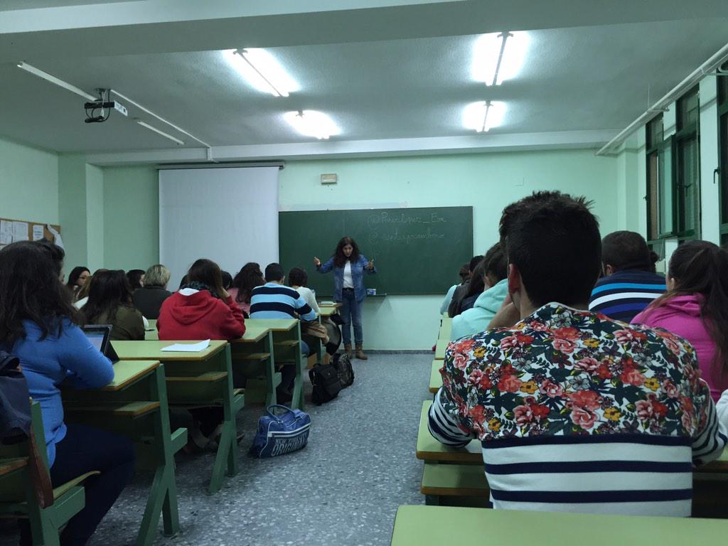santiagocambero's tweet photo. Empezamos charla-coloquio #EscuelaEspejo con @Perezlopez_Eva en Facultad de Educación, @infouex Innovación didáctica. http://t.co/ryCoYDYmUG