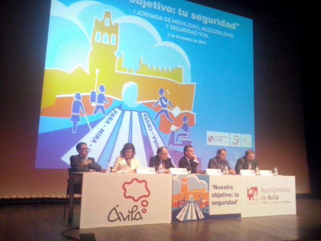 EnBuenaCompaVic's tweet photo. En @SeguridadVialAv en la mesa redonda de medios de comunicacion, muy interesante. http://t.co/vCxcOPGnro