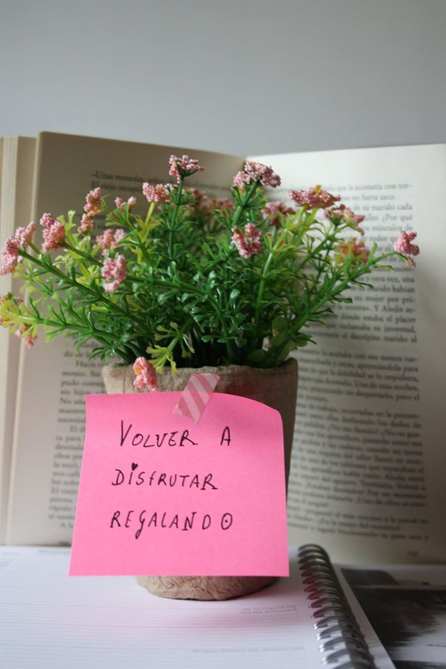 "Los mejores regalos no pesan y, aún así, no se los lleva el viento." #navidadesslow  universoflow.com