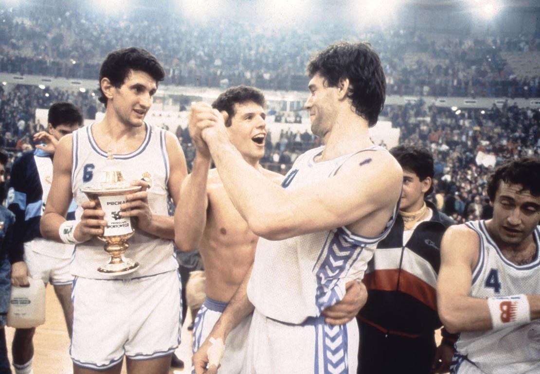 ACBCOM's tweet photo. Dos leyendas que dijeron adiós. Drazen y Fernando.
#EternoFernandoMartín http://t.co/ObOOdIWsd9