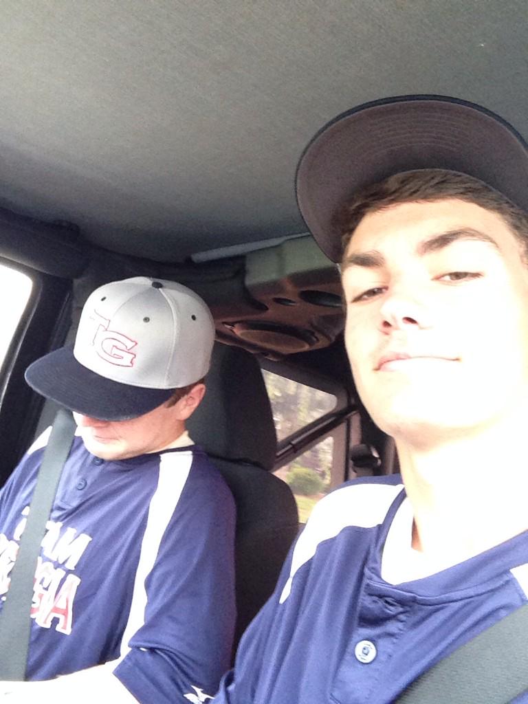 jarrett__wright's tweet photo. Happy birthday @McCann16Kyle #NoJalapenos #PsychoK http://t.co/bmSbxNh6UQ