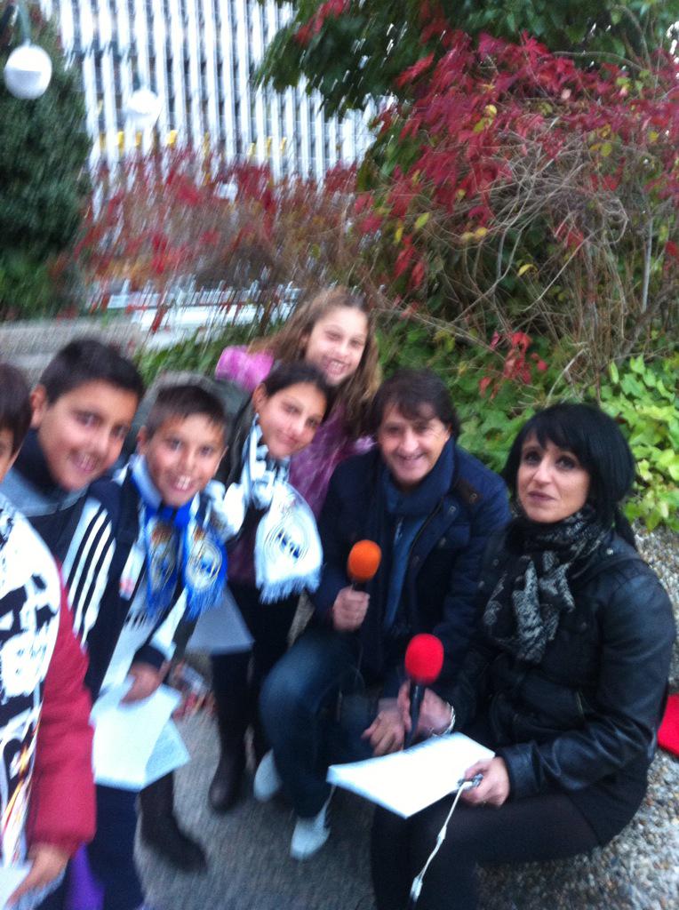 Los chicos de <a href="/RADIOESCOLAR2/">RADIOESCOLARDECHELES</a> me entrevistan aprovechando que vienen a ver al Real Madrid