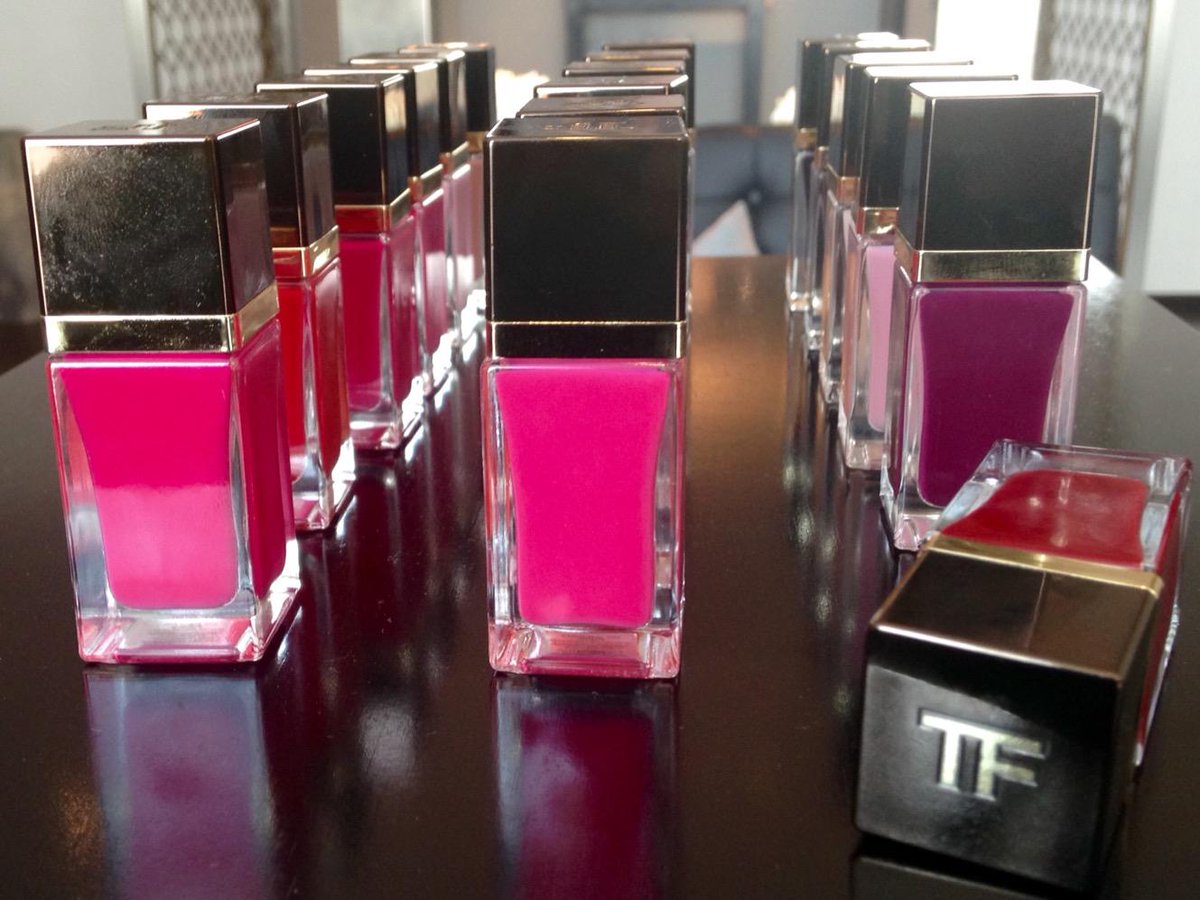UrbanGlossMx's tweet photo. Mañana de belleza muy especial! Llega a Mex Tom Ford lips & nails. 16 tonos de uñas, wow! #TFlips&nails http://t.co/SmbKFqrB4m