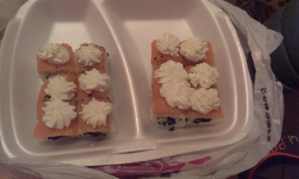 arhiposha93's tweet photo. Обжорский день ! Весь день кушаем с Русланом :) http://t.co/Cn3kx1pjsh