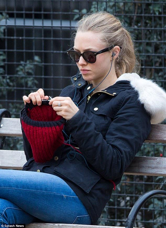 Happy birthday to knitter (and actress) Amanda Seyfried! 