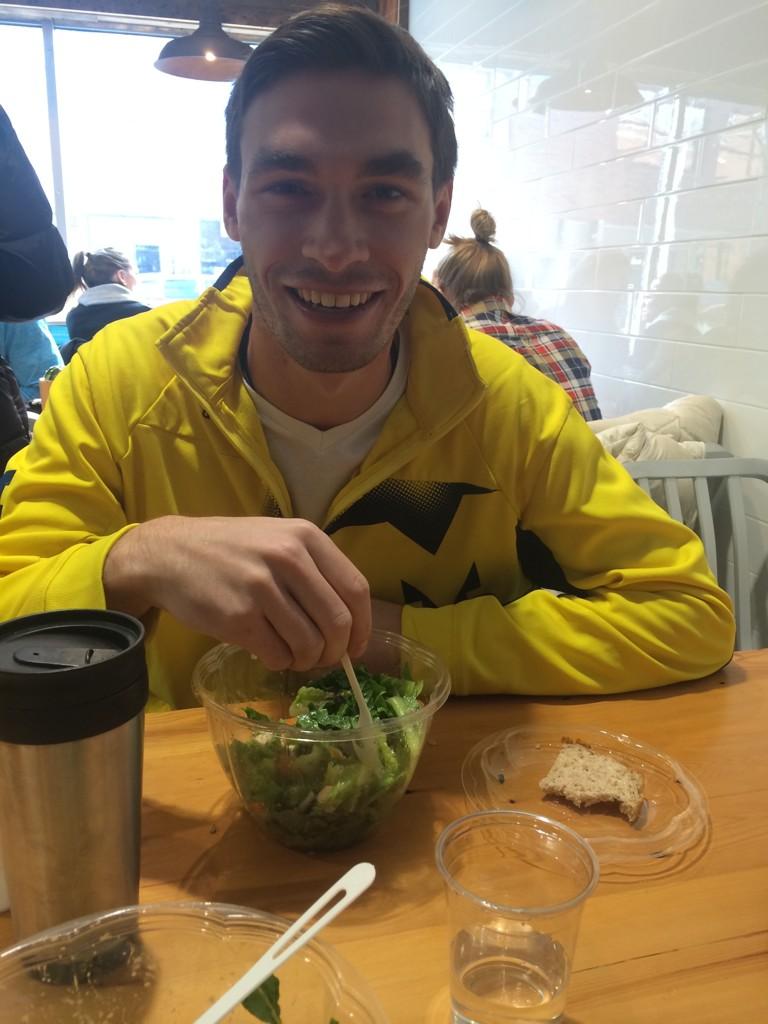 MMBStudents's tweet photo. Eating salad with my favorite MMB member #saladsUP http://t.co/Ywr6dxSKFZ
