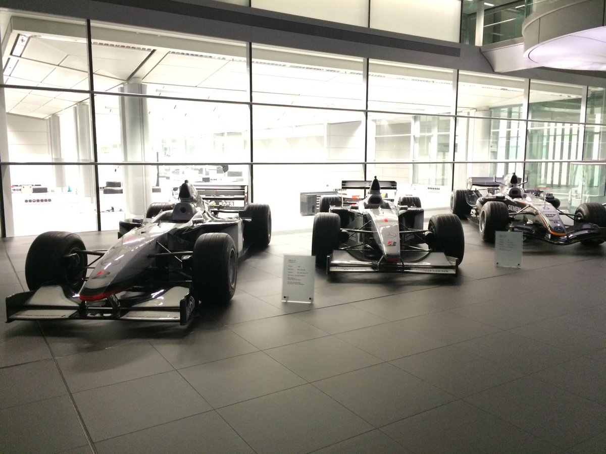 McLarenF1's tweet photo. These iconic beauties look awesome after dark. #MTCSnaps http://t.co/Tpe6FCCLbc