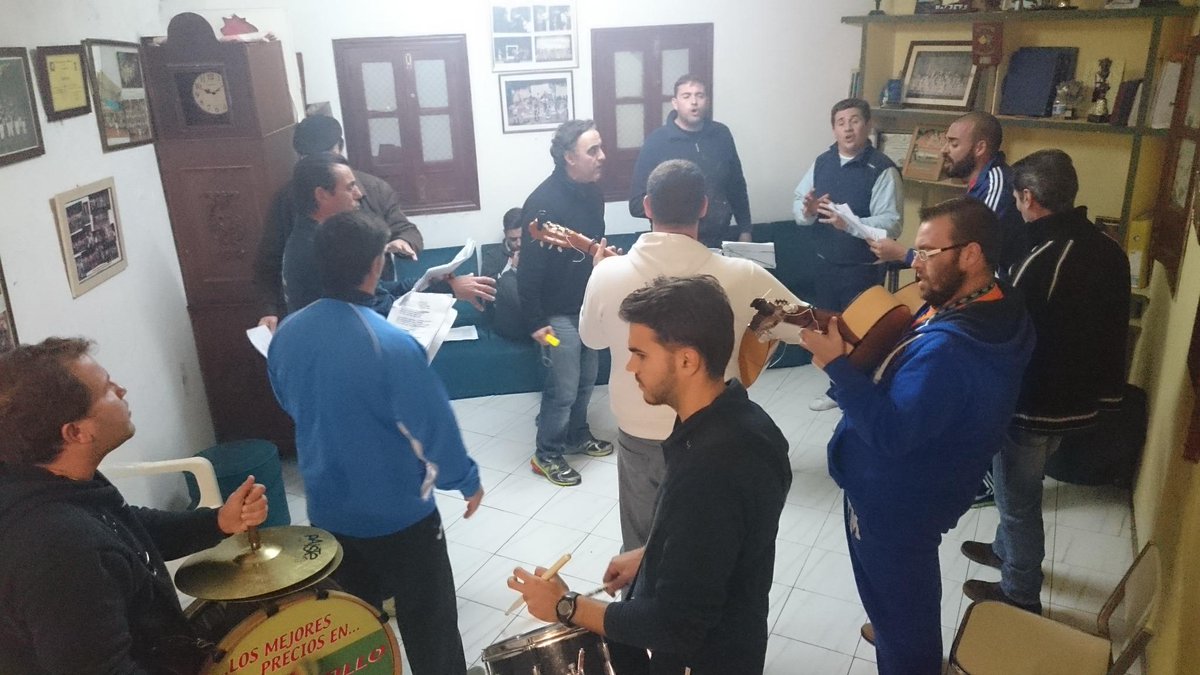 PitosdeCana's tweet photo. Ensayito de "Los Amantes" @Fcoluisprieto @pedrogomcar @TotaRosado @juanracorta @piriypanu @currosanroman @AmadorDomi http://t.co/T3jsDK8MW1