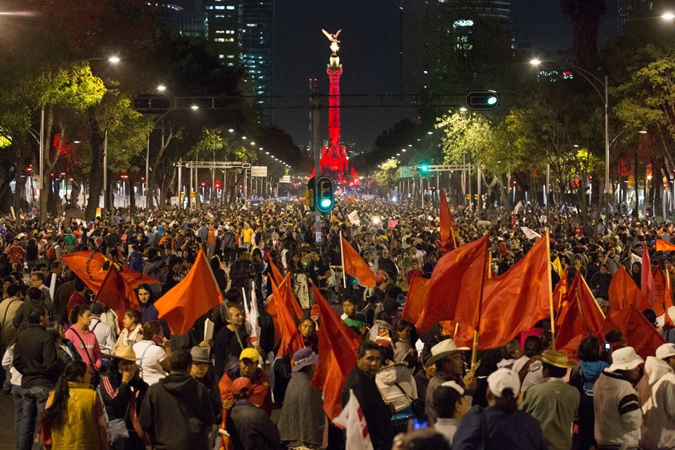 URGENTE! PRI, PAN y PVEM aprueban reforma para impedir manifestaciones jornada.unam.mx/ultimas/2014/1… 
Pic: Pablo Ramos
