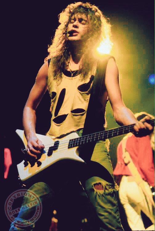 Happy birthday to one of my fave bass guitarist, Rick Savage! From Def Leppard :) 