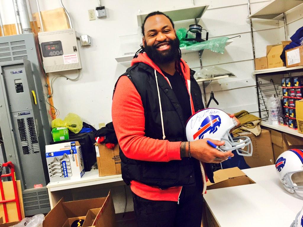 AltBuff's tweet photo. @SportsObsession @WGR550 @buffalobills @waldengalleria Come meet some Bills players and get great deals on gear http://t.co/lNAK5OhAgx