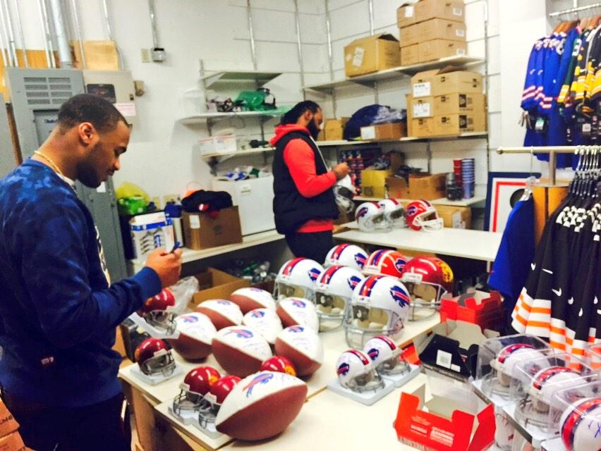 AltBuff's tweet photo. @SportsObsession @WGR550 @buffalobills @waldengalleria Come meet some Bills players and get great deals on gear http://t.co/lNAK5OhAgx