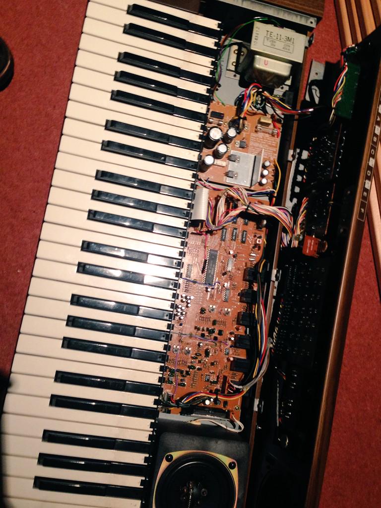 bernaccia's tweet photo. The surgery has started but it doesn't look good. @kobadelta @SparkLocalMusic @nickyrob #prayformoonunit http://t.co/Y6RJO5cXzx