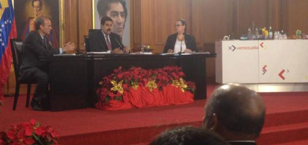 Pdte. <a href="/NicolasMaduro/">Nicolás Maduro</a> reunido ahora con sectores productivos desde el Palacio de Miraflores. #LosApátridasNOVolverán