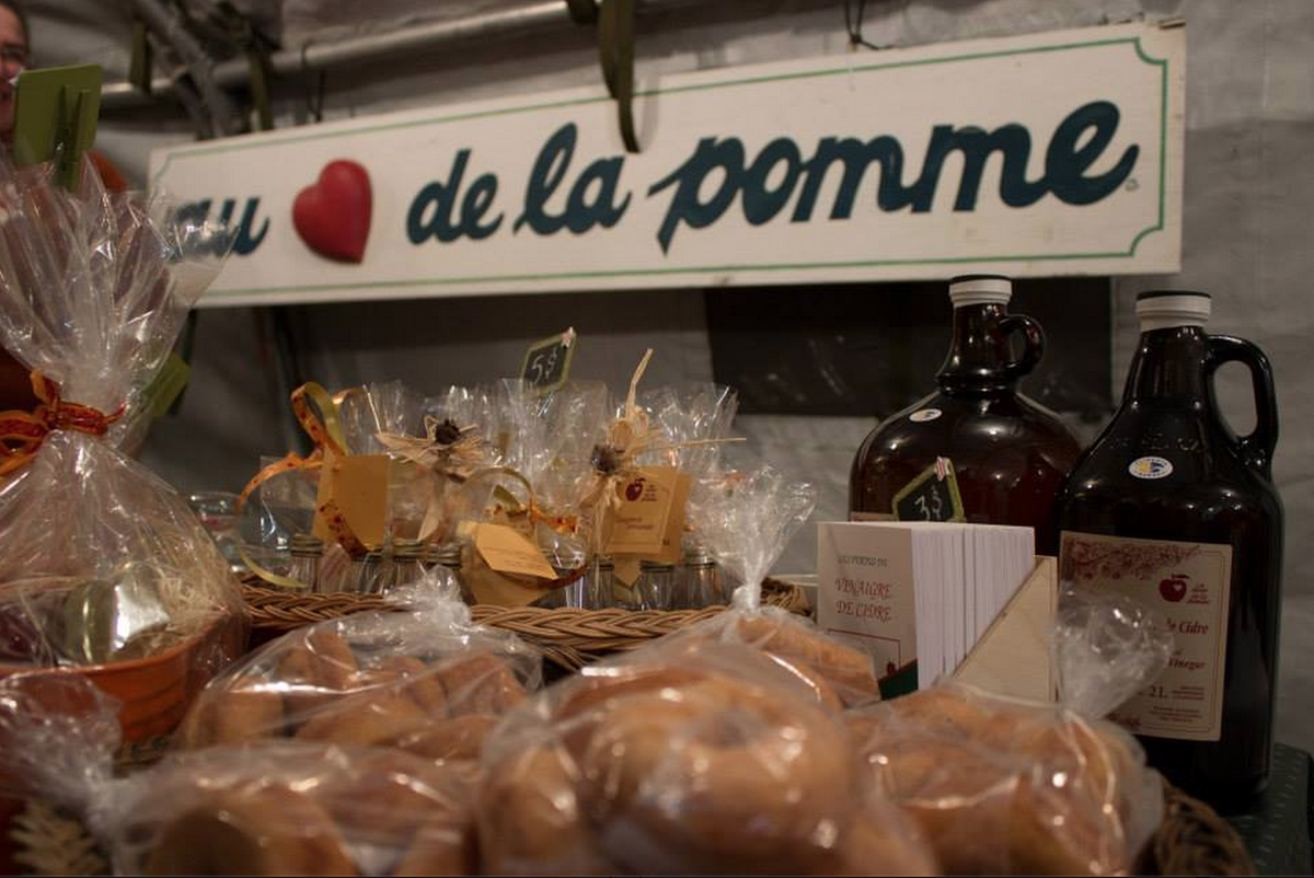 Ce weekend, faites monter vos paniers cadeaux de Noël au kiosque Au coeur de la pomme! #noelsutton <a href="/Tourisme_Sutton/">Tourisme Sutton</a>