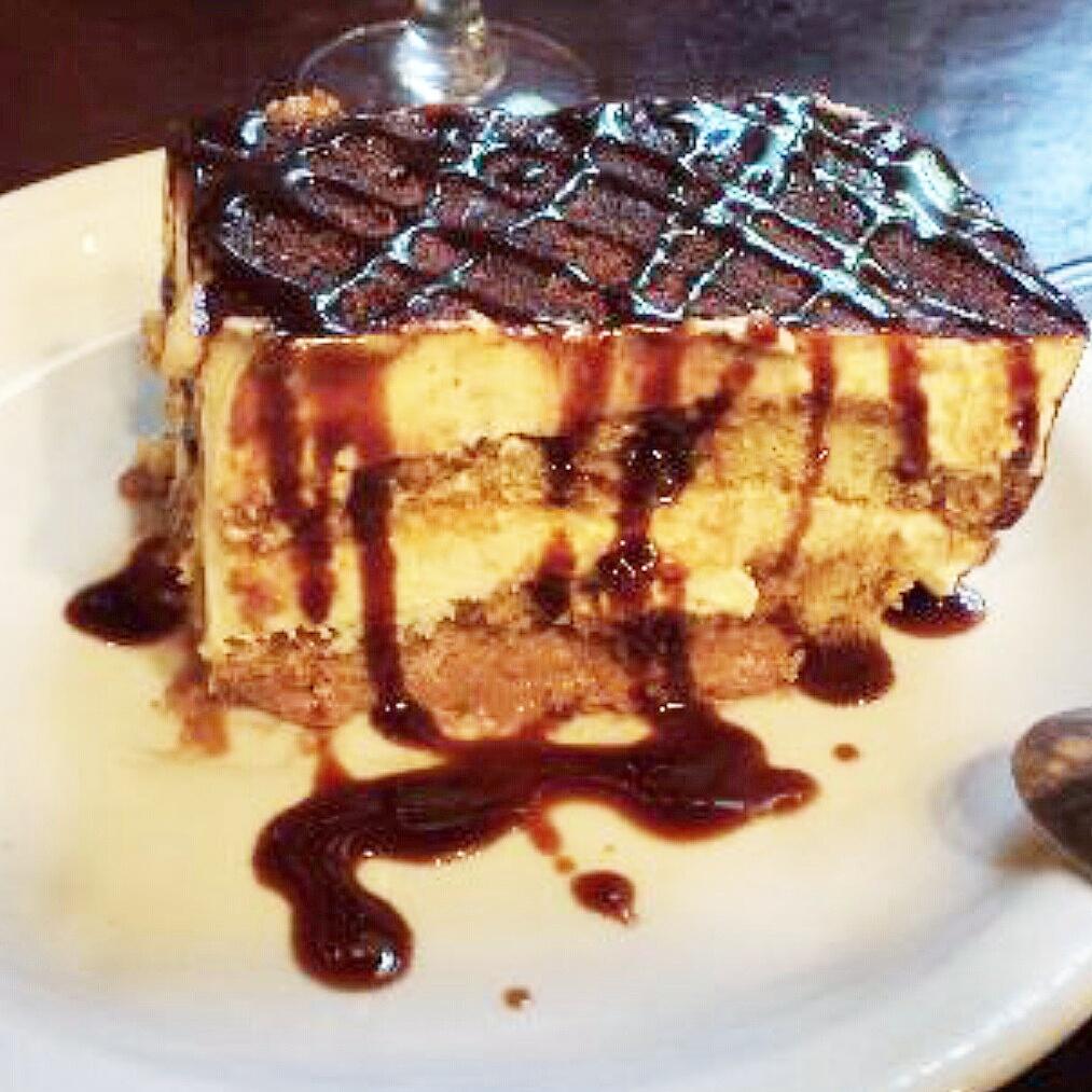 ferraribsas's tweet photo. Parecidos pero diferentes
Tiramisu en: 
1- Roma
2- New York
3- Buenos Aires http://t.co/sYtZhYB2Xx
