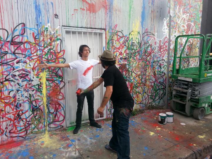 Freditor305's tweet photo. While waiting for the rain to pass Mr Brainwash paints some fans shirts in Wynwood #BKBrainwash http://t.co/Qu0fqch7IB