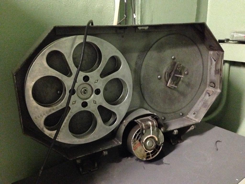 7x09 "LAST ACTION HERO" post-ep bts pics & tweets B34NHb3IMAEi23L