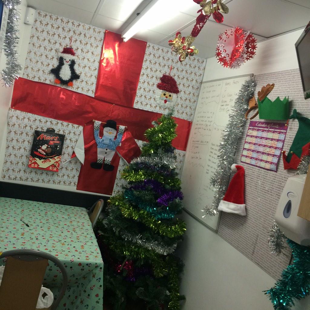 HW6642's tweet photo. Christmas fun times @ work @Doyle123mac @Stevejtait @JB_ChangeCoach http://t.co/0ZLFIlHieM