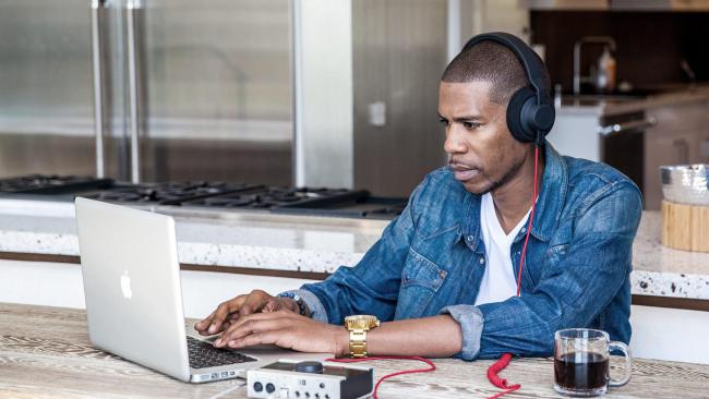 CRVIII_'s tweet photo. #TheRealFC: @Young_Guru - Hit Maker Turned Startup Advisor http://t.co/7Z1n21GqJa #eraoftheengineer http://t.co/sbKdbIoz64