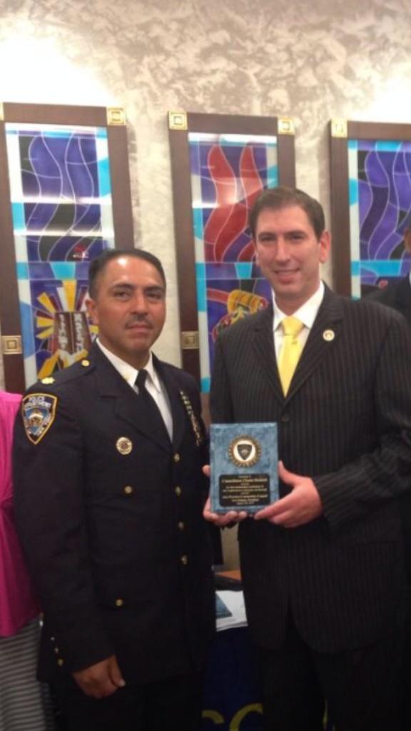 ChaimDeutsch's tweet photo. Help me welcome our dedicated #61Pct C.O. Deputy Inspector Carlos Valdez to #twitter by following him @NYPD61Pct !! http://t.co/EbxW3fKUqN