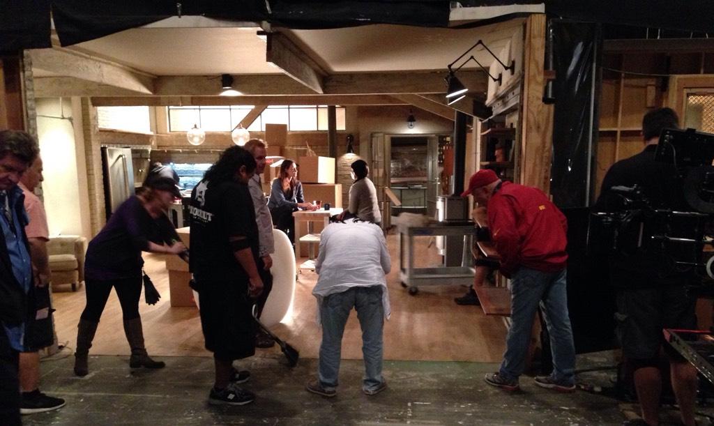 7x09 "LAST ACTION HERO" post-ep bts pics & tweets B34RgmzIcAAWoae