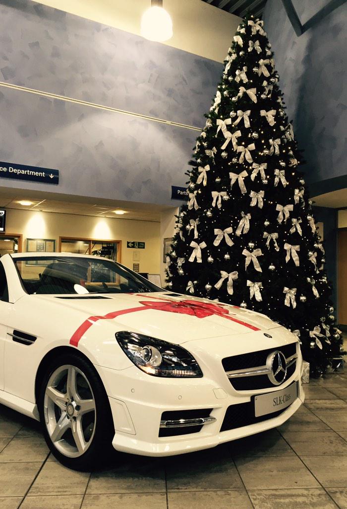 MBUKSales's tweet image. 4.5 Metres of pure Christmas!
#SLKpresent 
#MercedesBenz