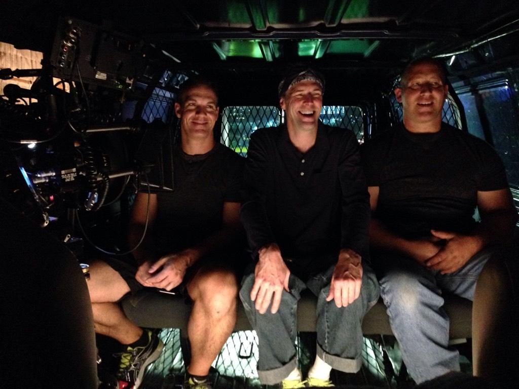 7x09 "LAST ACTION HERO" post-ep bts pics & tweets B34V71lIUAAqoVB