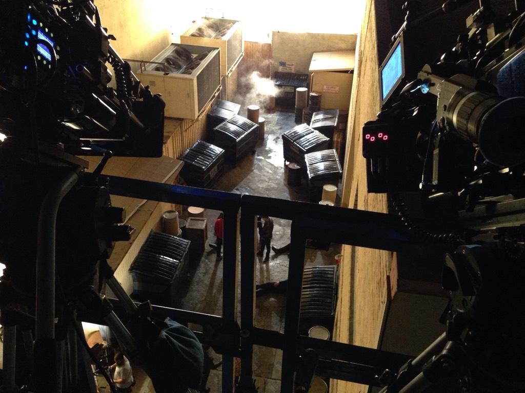 7x09 "LAST ACTION HERO" post-ep bts pics & tweets B34VXV8IUAIGWIG
