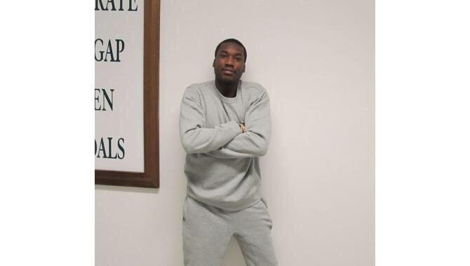 OnlyHipHopFacts's tweet photo. .@MeekMill has officially been released from jail this afternoon http://t.co/7L97ndy8qr
