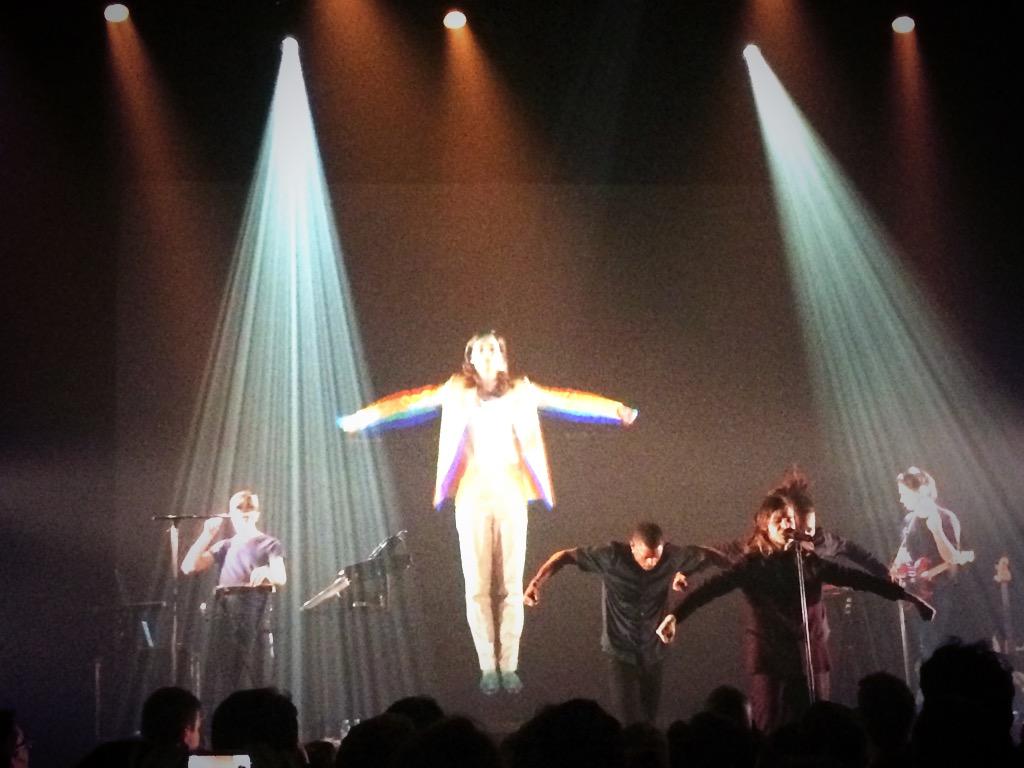 cominvader's tweet photo. Coucou Colombes #OnTour #christineandthequeens http://t.co/bpkG9OJl8E
