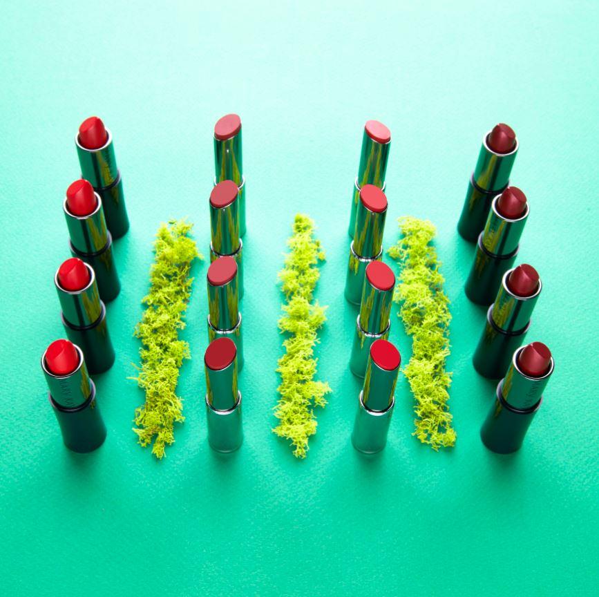 MaryKay's tweet photo. Spruce up a holiday look w/ these festive colors. Find the perfect shade for everyone here:  http://t.co/G0xkgPyr35 http://t.co/cPKgCzbJ9Z
