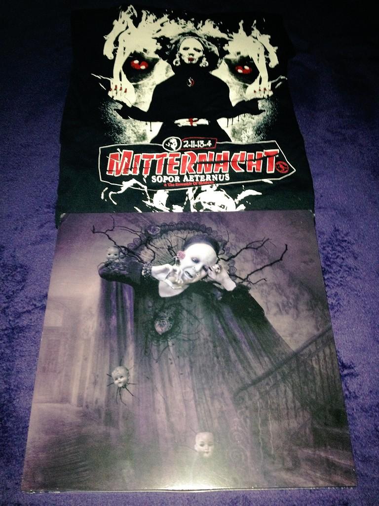 Sopor_Death's tweet photo. Mi hermoso Vinilo-set 💜💿 🎻🎺
「〜Mitternacht〜」#SoporAeternus #RealGOTH #VaVa #AVC #LP #Vinyl #SoporFan #DarkWave #JuSa. http://t.co/DtWnBkKm6a