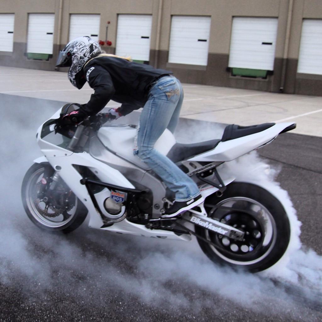 Dena's always smokin' up the place. @DenaSodano #TireBurnTuesday #SSgear #WeTheFast