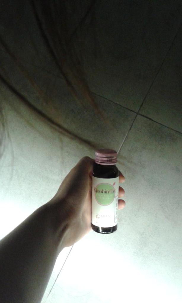 mischavalentin's tweet photo. Sblm memulai hari ini, aku minum #funkino @KinohimitsuID utk menjaga kulit ku ttp sehat #FFF2014 @CosmoIndonesia http://t.co/9yDPEV0bZI