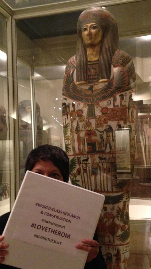 jlbcorrea's tweet photo. #givingtuesdayca #lovetheROM #culturalcontinuum @ROMtoronto @ROMGovs #UNselfie http://t.co/x1dfOKsx89