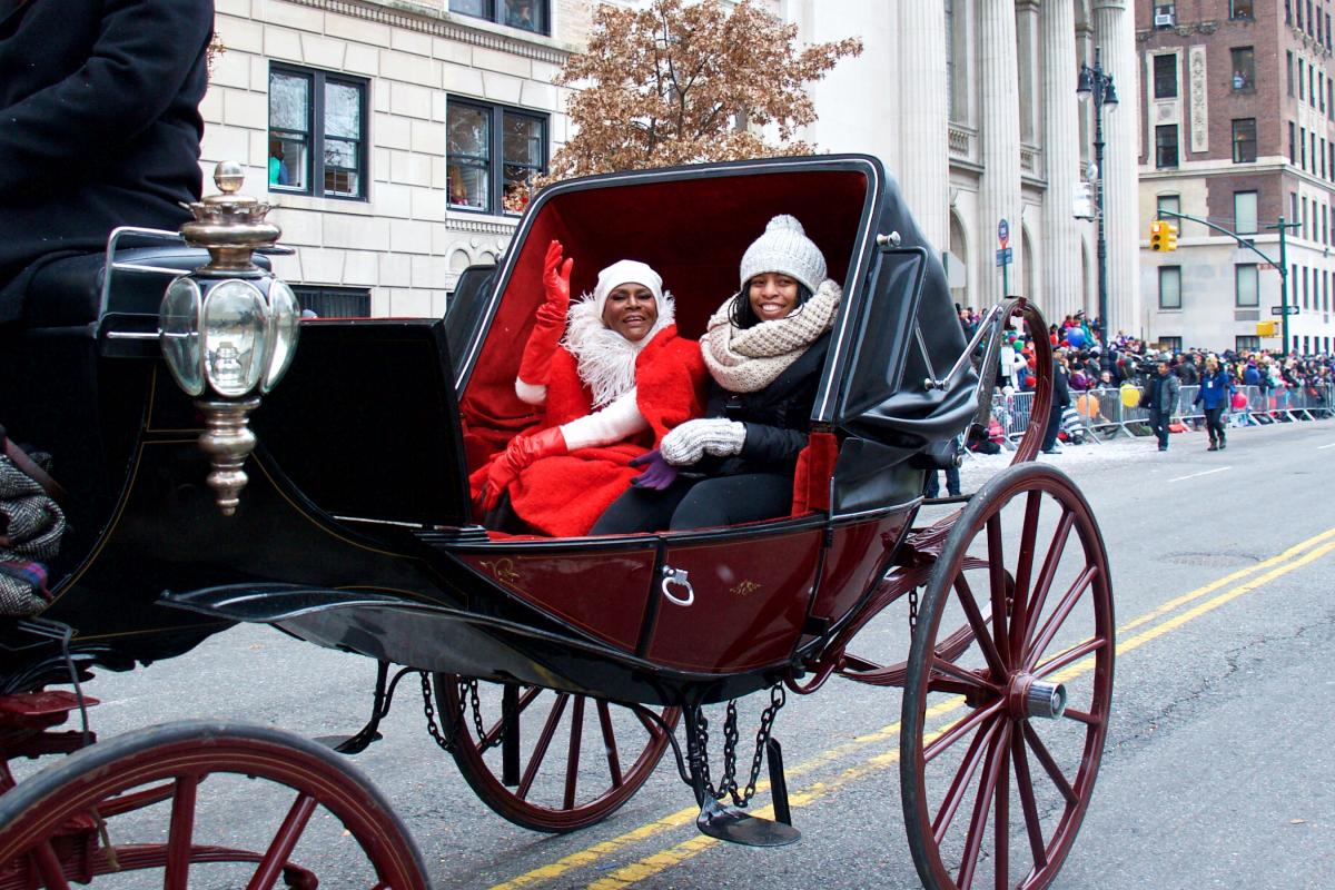 Our Cicely hopped on a plane from Boston and braved the cold for the 88th Annual #MacysParade! #BountifulTour