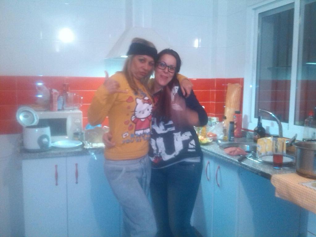 mimitary's tweet photo. Yupiiiii fiesta en mi casa jjjji http://t.co/RbOuT0Sgx9