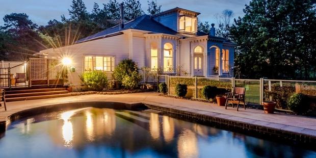 A Coatesville villa that may have once been home to artist Charles Goldie is on the market nzherald.co.nz/business/news/…