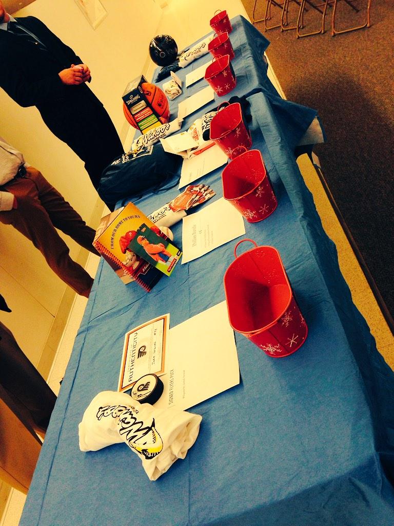 MeetTheProsDU's tweet photo. Look at our awesome raffle table! Be sure to come check it out! T-minus 30 minutes #MeetThePros http://t.co/chZSJTkAdy
