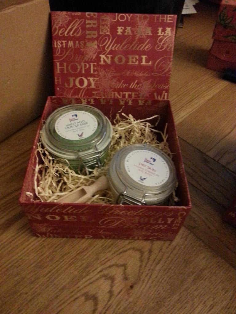 FootPower1's tweet photo. @FootPower1 only a few Xmas gifts left now. Don't leave your Xmas shopping till the last minute! http://t.co/BC8eSe2F8L