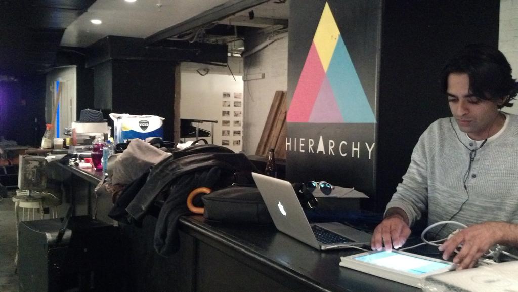 doctordad13's tweet photo. At Hierarchy setting up for Ethnographic Terminalia #ET2014 @camraPenn http://t.co/156iTNG7HL