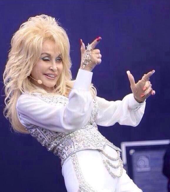 BuzzFeedComedy_'s tweet photo. When you’re drunk at a party and you see your friend http://t.co/FdXEQrMRrI