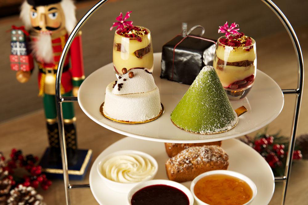 Nutcracker High tea started today <a href="/ShangriLaTO/">Shangri-La Toronto</a>! All <a href="/Valrhona_ca/">Valrhona Canada</a> chocolate and praline! Love it!